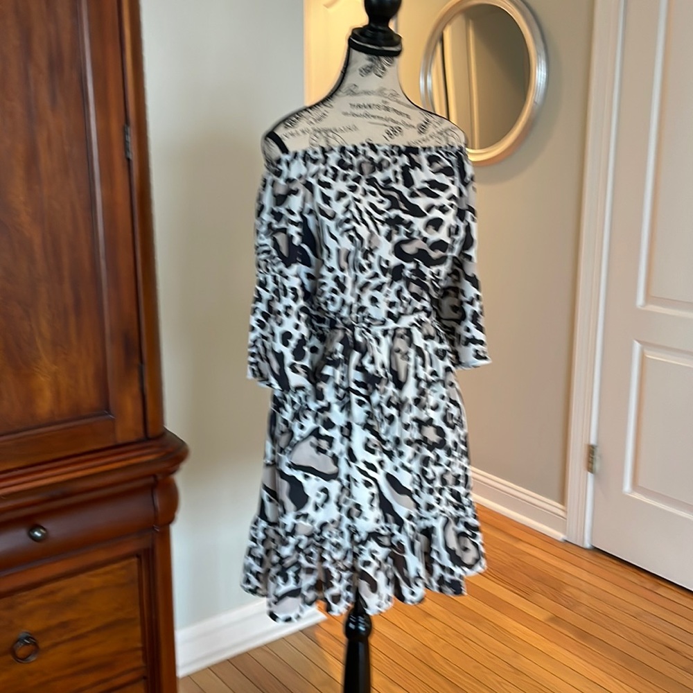 Print off the shoulder dress/ can be worn on shoulder